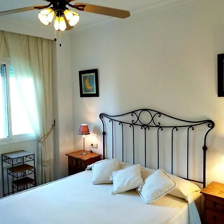 With 2 Bedrooms In With Shared Pool Furnished Terrace And Wifi 300 M From The Beach Marbella
