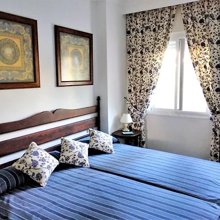 With 2 Bedrooms In With Shared Pool Furnished Terrace And Wifi 300 M From The Beach Marbella