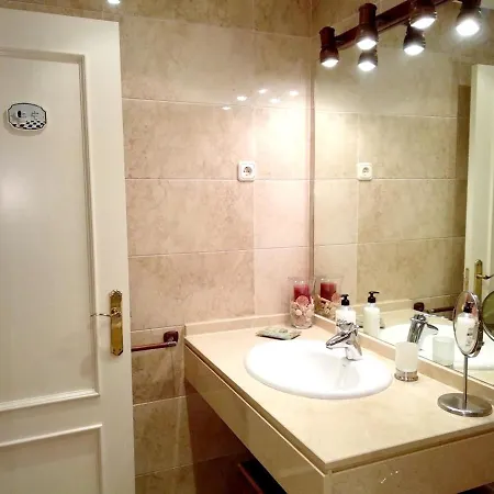 With 2 Bedrooms In With Shared Pool Furnished Terrace And Wifi 300 M From The Beach * Marbella